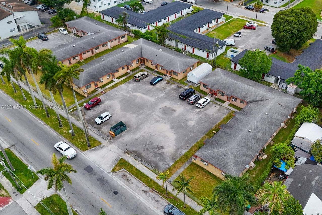 1915 NW 28th St, Miami, FL 33142 Photo