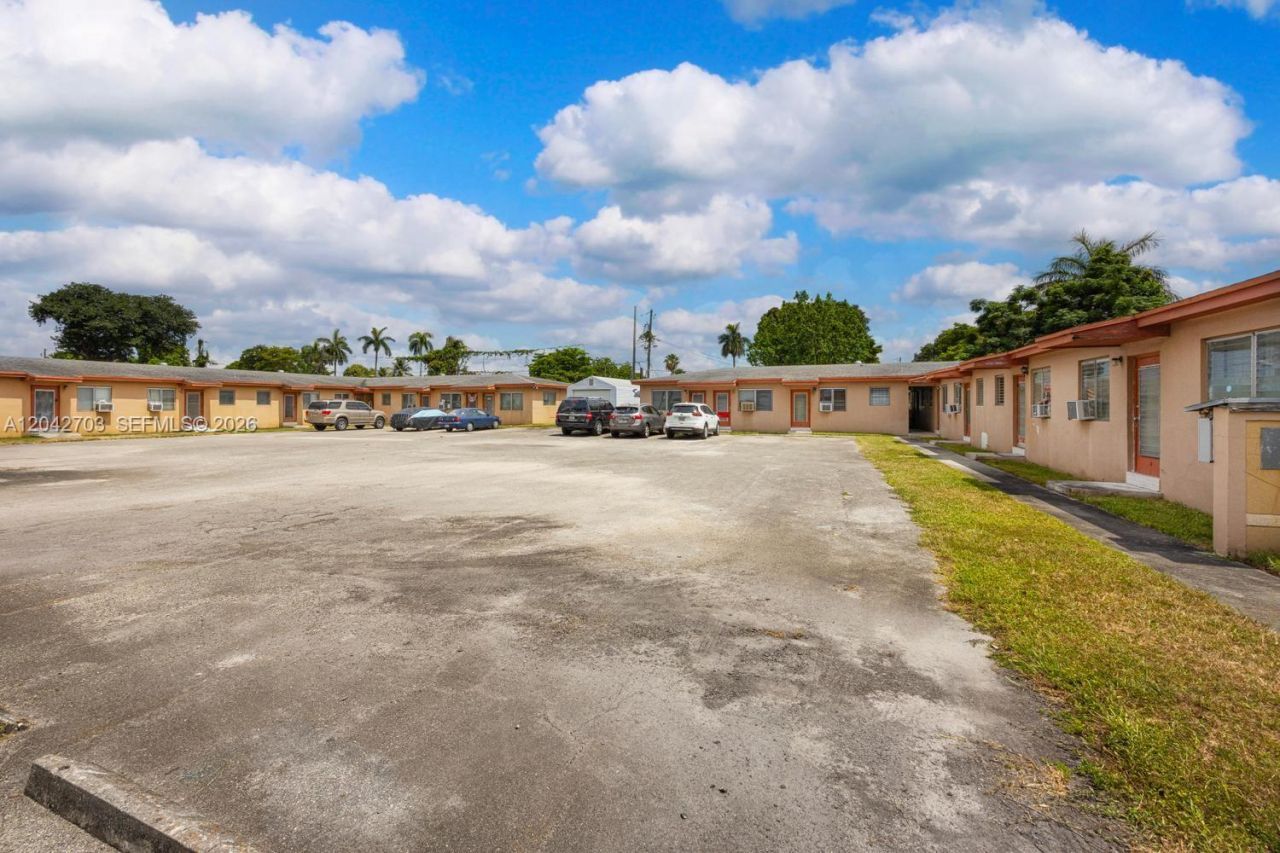 1915 NW 28th St, Miami, FL 33142 Photo
