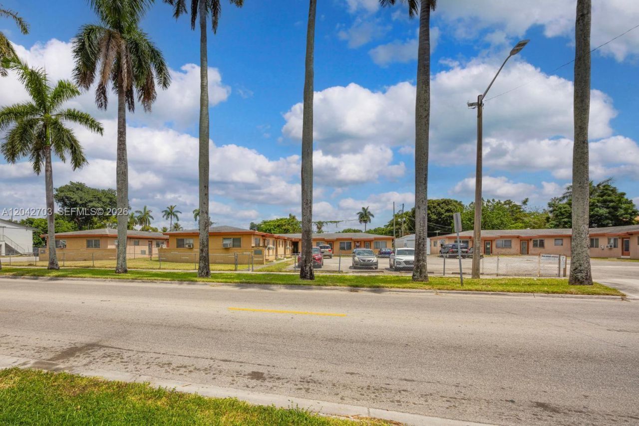 1915 NW 28th St, Miami, FL 33142 Photo