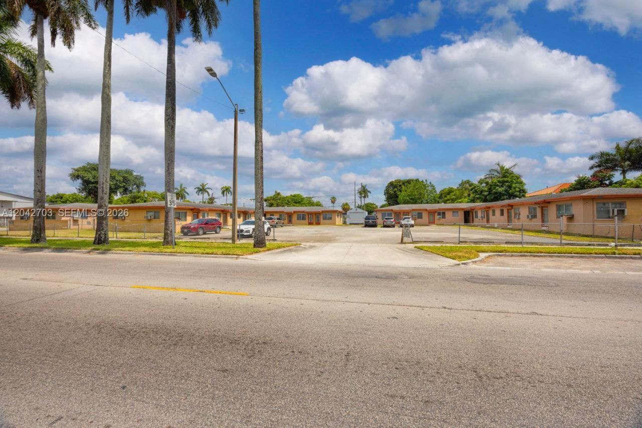 1915 NW 28th St, Miami, FL 33142 Photo