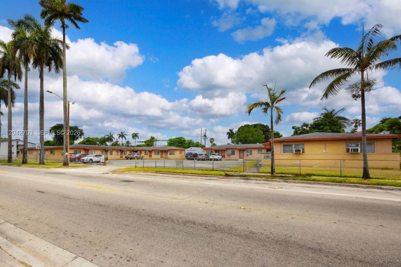 1915 NW 28th St, Miami, FL 33142 Photo