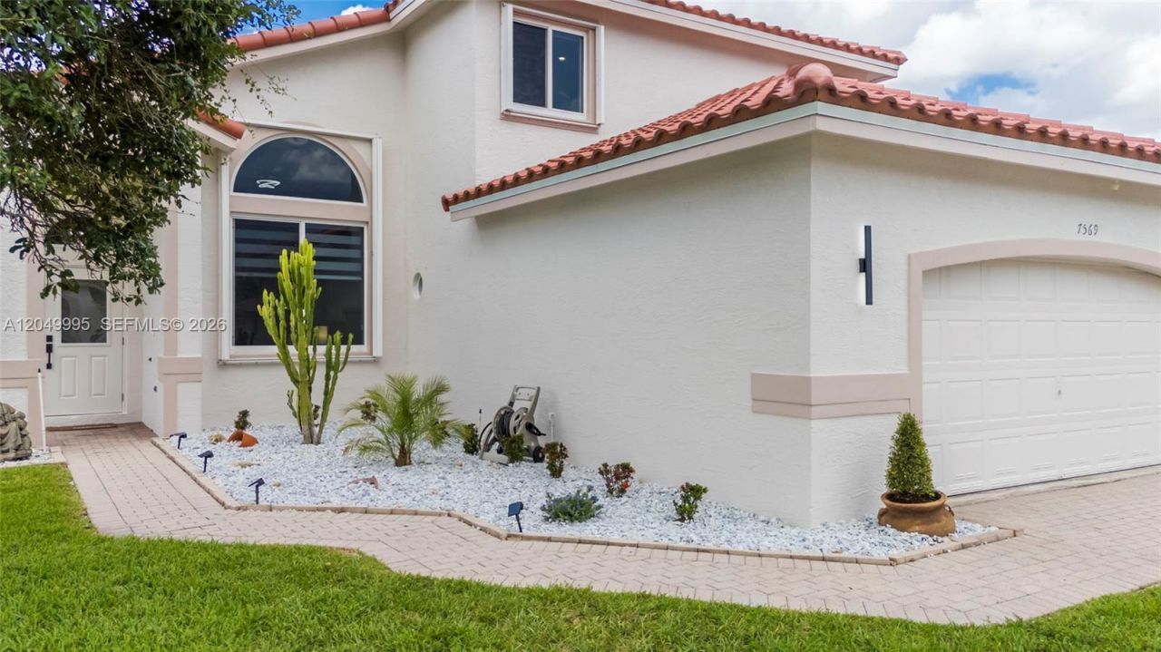7569 Parkside Ln , Margate, FL 33063 Photo