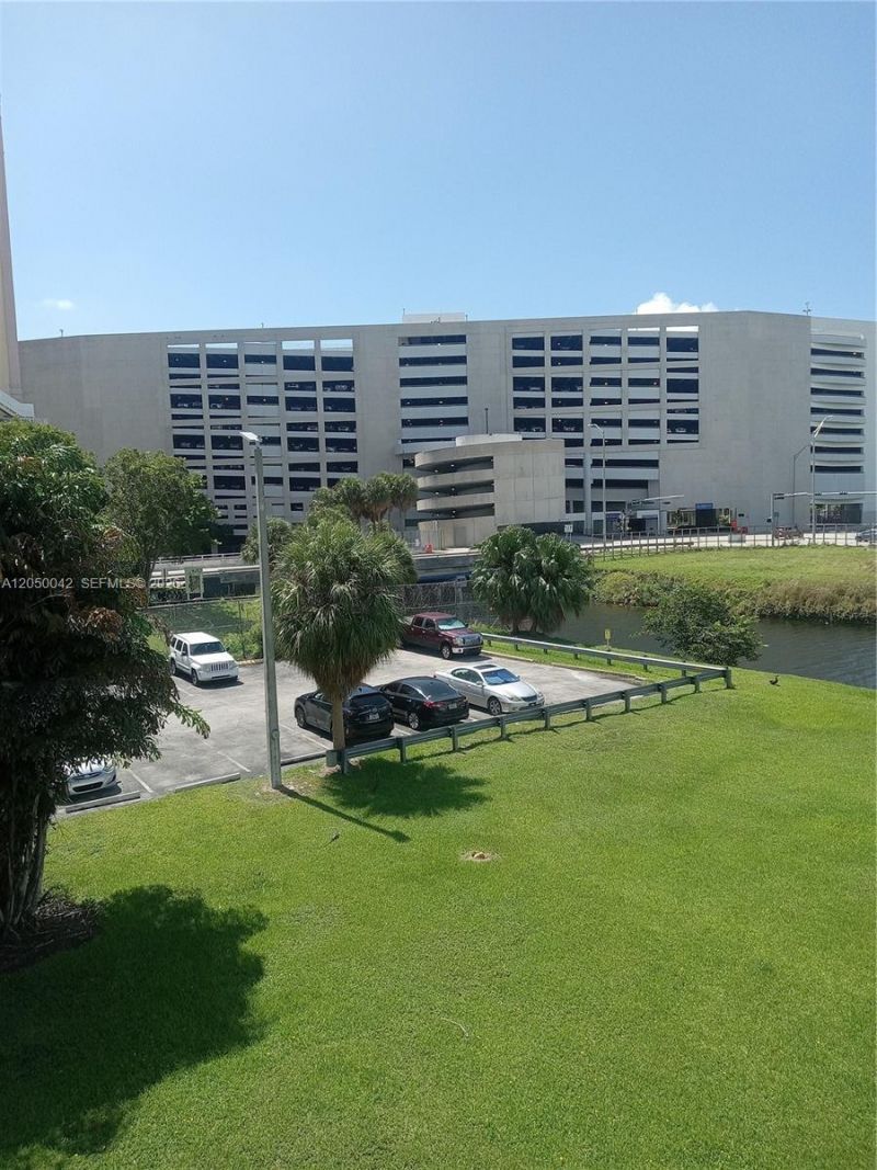 8315 SW 72nd Ave, Unit 303B, Miami, FL 33143 Photo