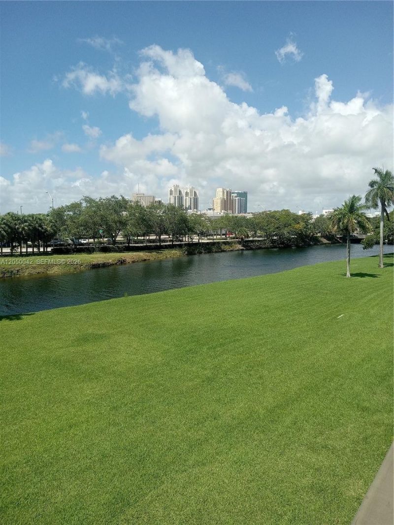 8315 SW 72nd Ave, Unit 303B, Miami, FL 33143 Photo