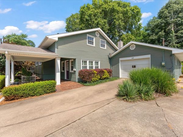 510 W William Street , Monticello, IL 61856