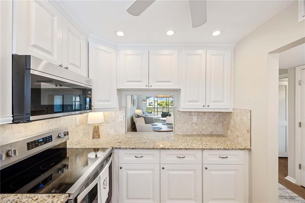 45 High Point Cir S, Unit 303, Naples, FL 34103 Photo