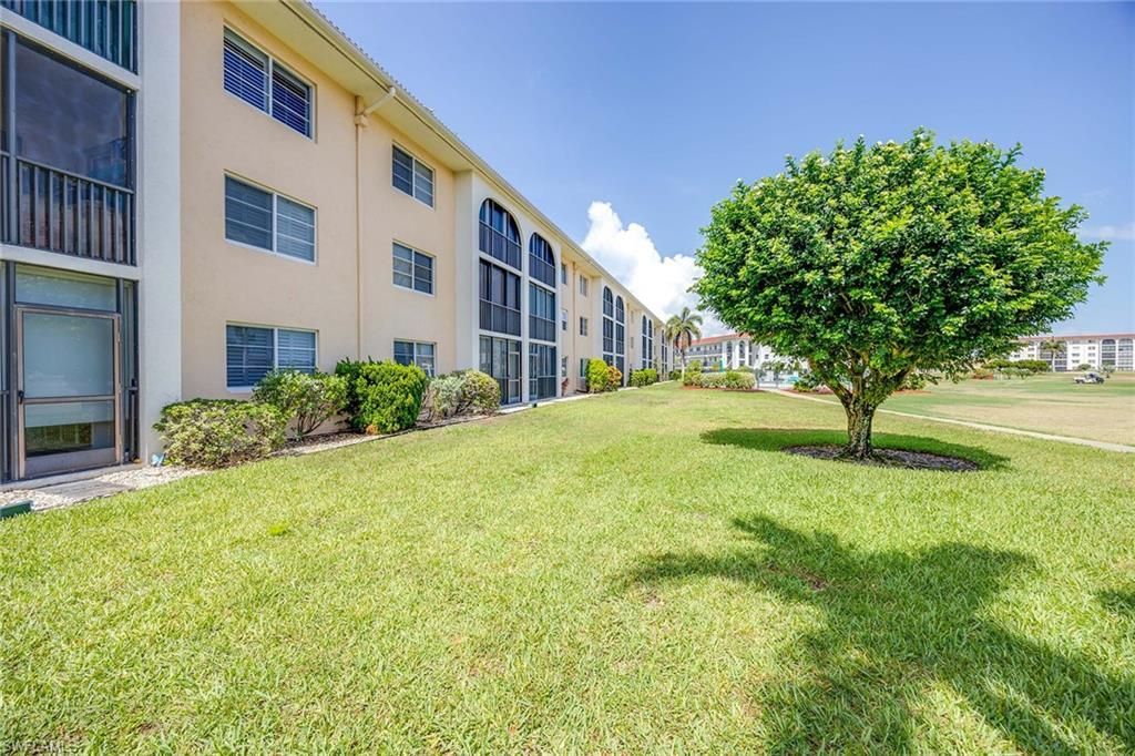 45 High Point Cir S, Unit 303, Naples, FL 34103 Photo