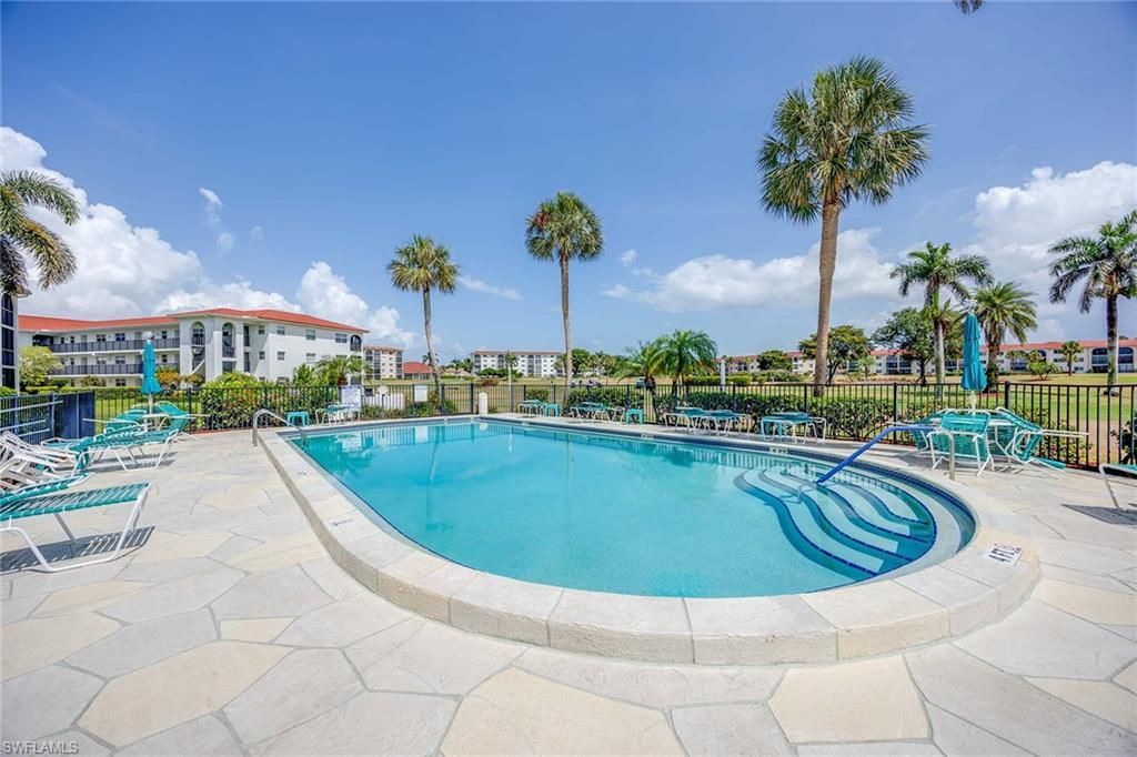 45 High Point Cir S, Unit 303, Naples, FL 34103 Photo