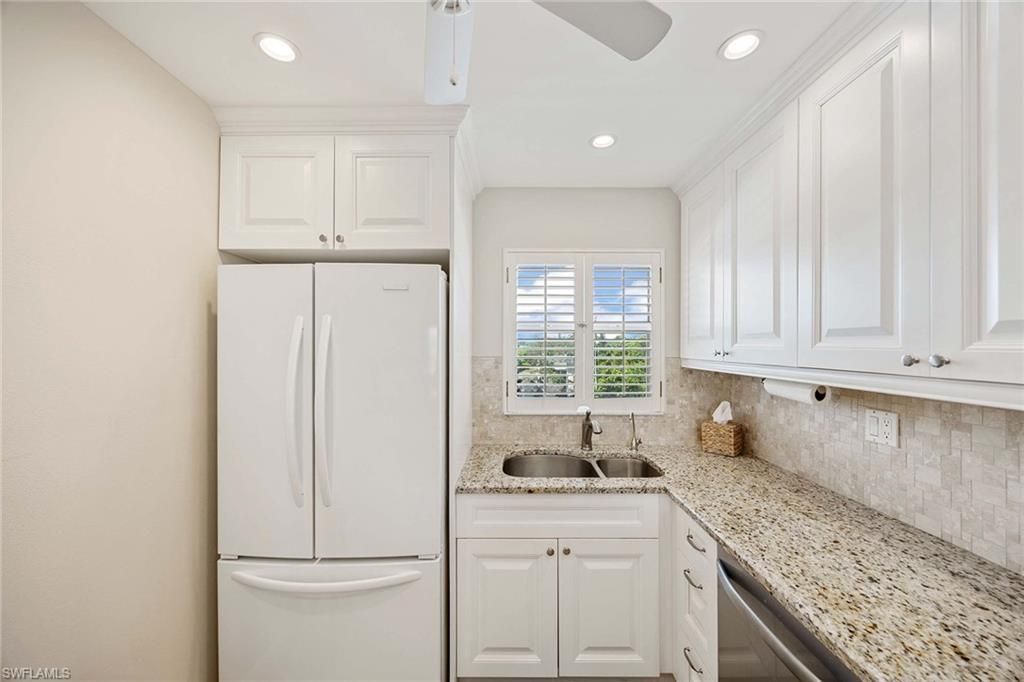45 High Point Cir S, Unit 303, Naples, FL 34103 Photo