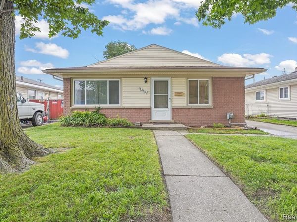 12400 Arcola Street, Livonia, MI 48150