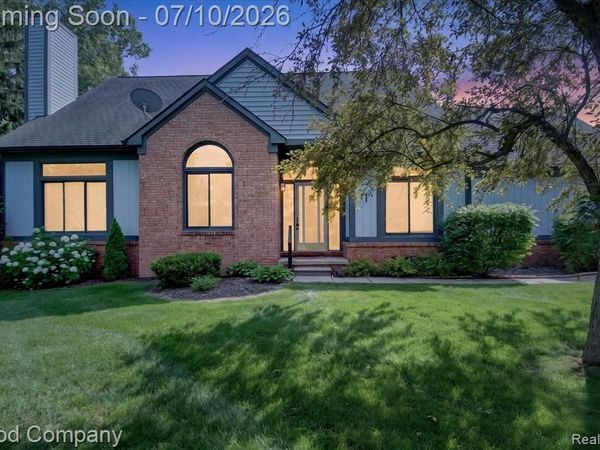 2701 Lochmoor Boulevard, Orion Twp, MI 48360