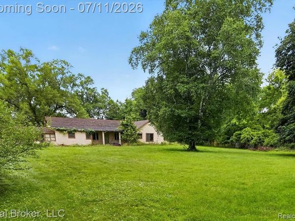 27483 Pontiac Trail, Lyon Twp, MI 48178