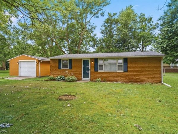 934 Meadowbrook Avenue , Alliance, OH 44601