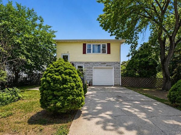 218 Montana Avenue , Bay Shore, NY 11706