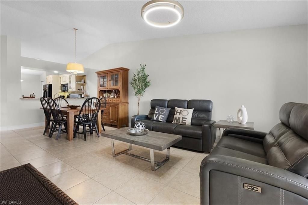 905 New Waterford Dr , Unit 204, Naples, FL 34104 Photo