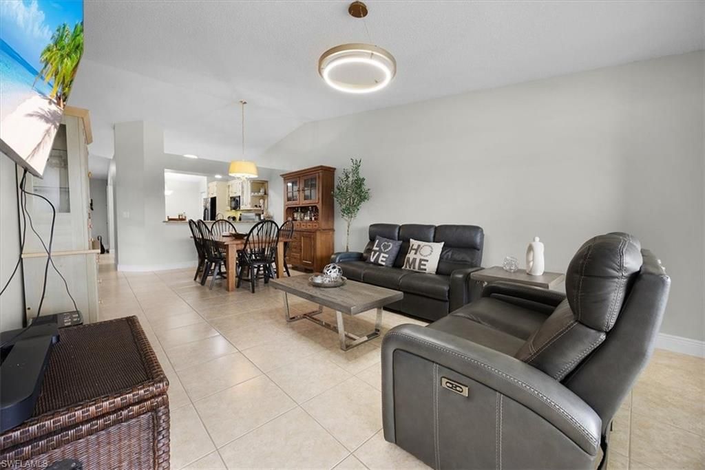 905 New Waterford Dr , Unit 204, Naples, FL 34104 Photo