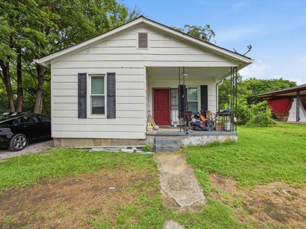 2009 Robbins Street, Chattanooga, TN 37404