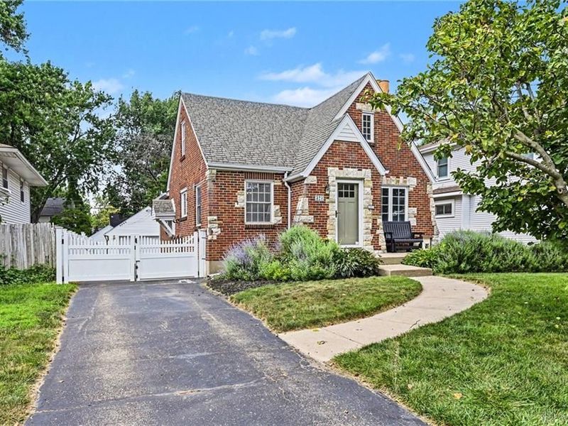 323 Orchard Drive, Oakwood, OH 45419 Photo 2