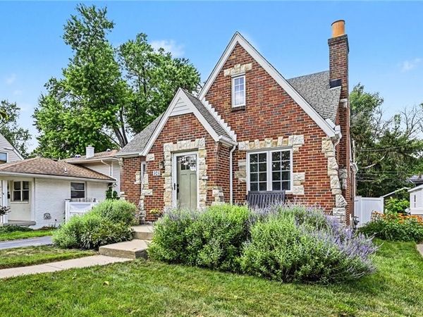 323 Orchard Drive, Oakwood, OH 45419