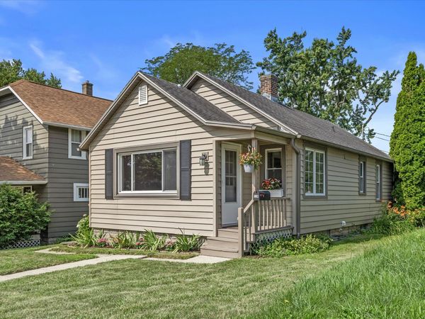 128 S Hartwell Ave, Waukesha, WI 53186
