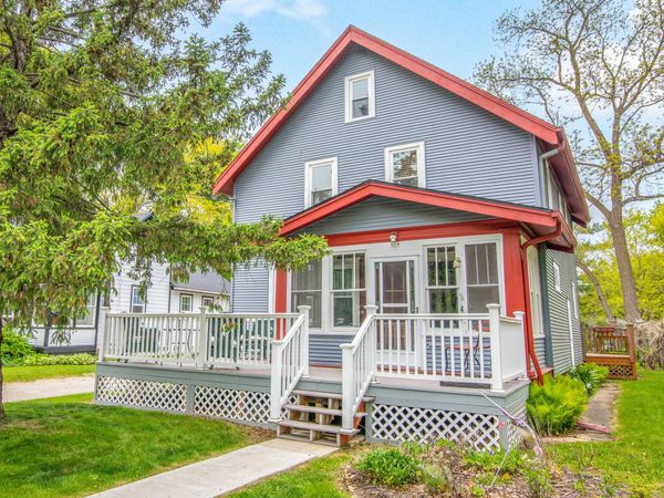 614 S Silver Lake St, Oconomowoc, WI 53066