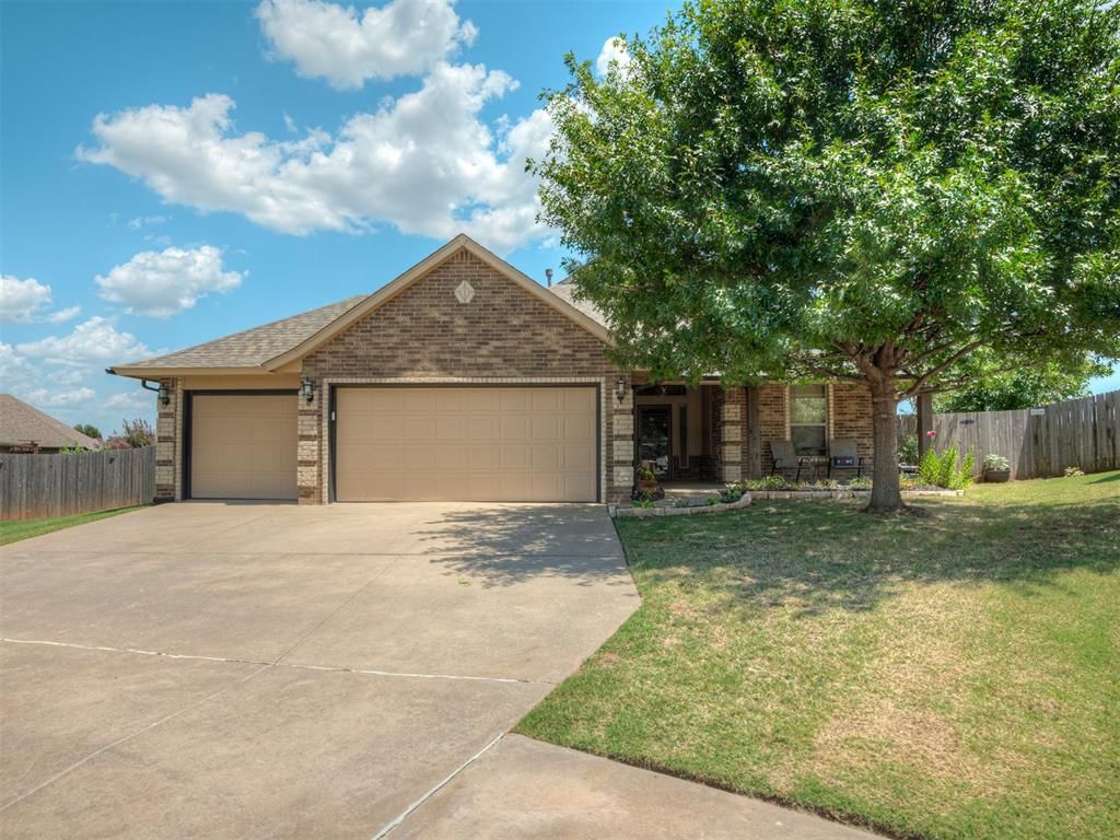 704 Tall Grass Drive, Yukon, OK 73099 Main Photo