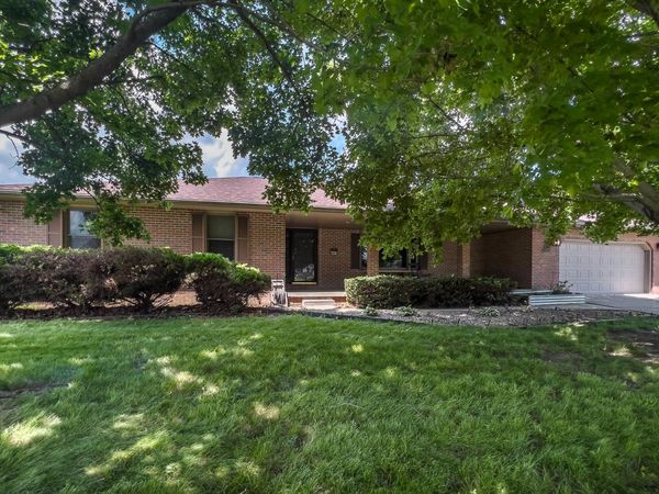 404 Sunset Drive , Colfax, IL 61728