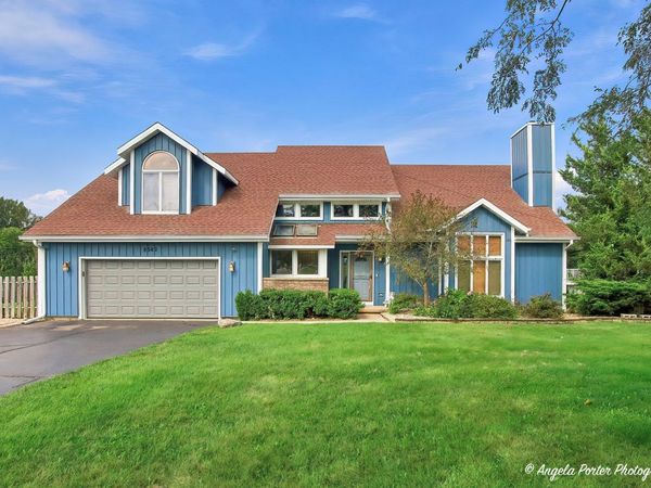 8302 White Oaks Road, Wonder Lake, IL 60097