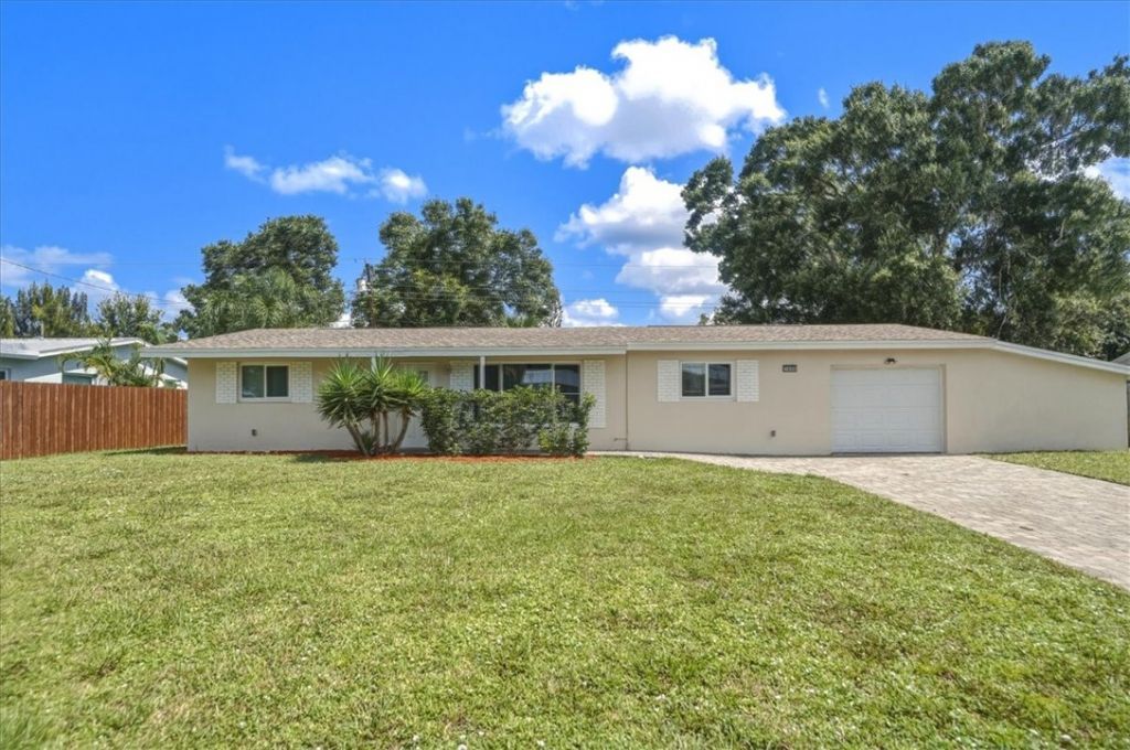 1956 1st Place Sw, Vero Beach, FL 32962 Photo
