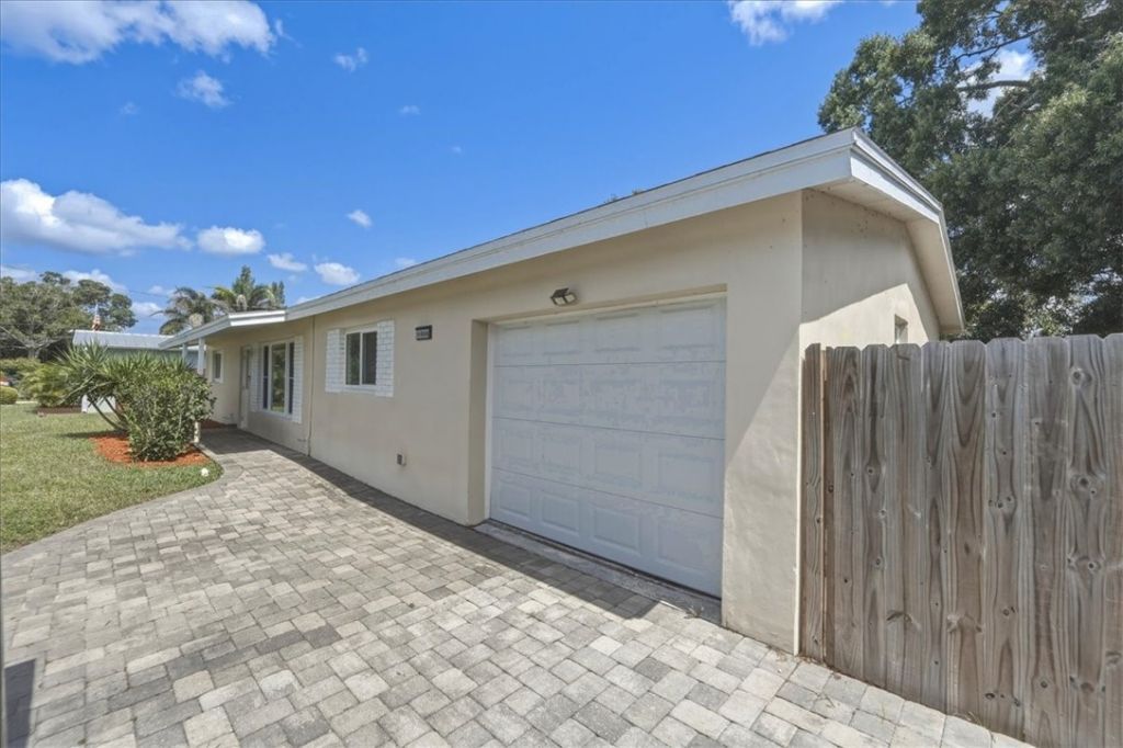 1956 1st Place Sw, Vero Beach, FL 32962 Photo