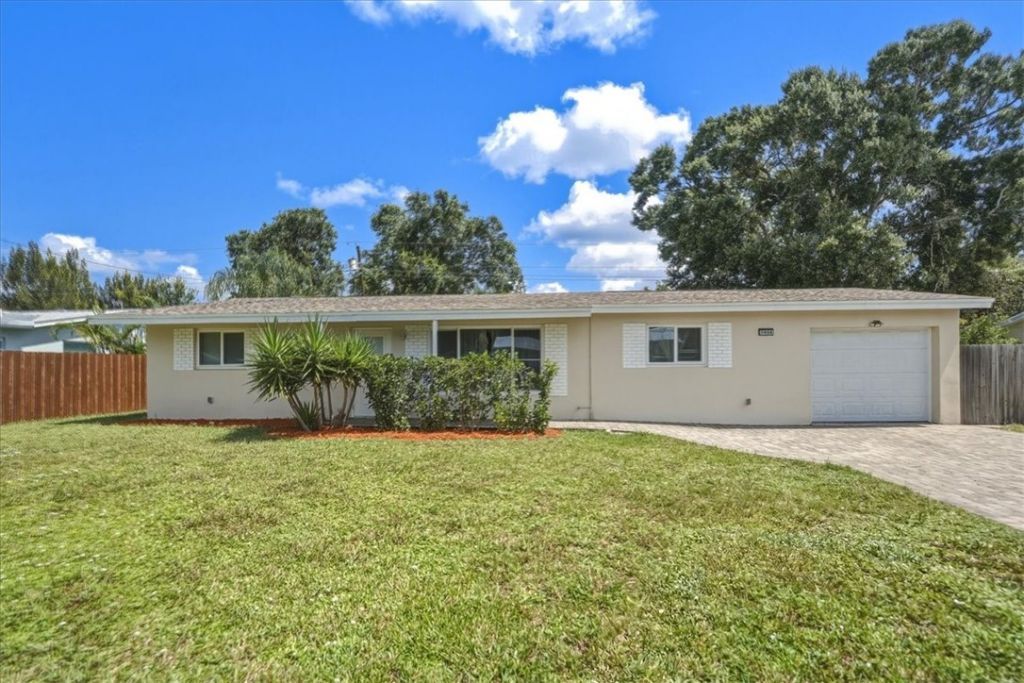 1956 1st Place Sw, Vero Beach, FL 32962 Photo