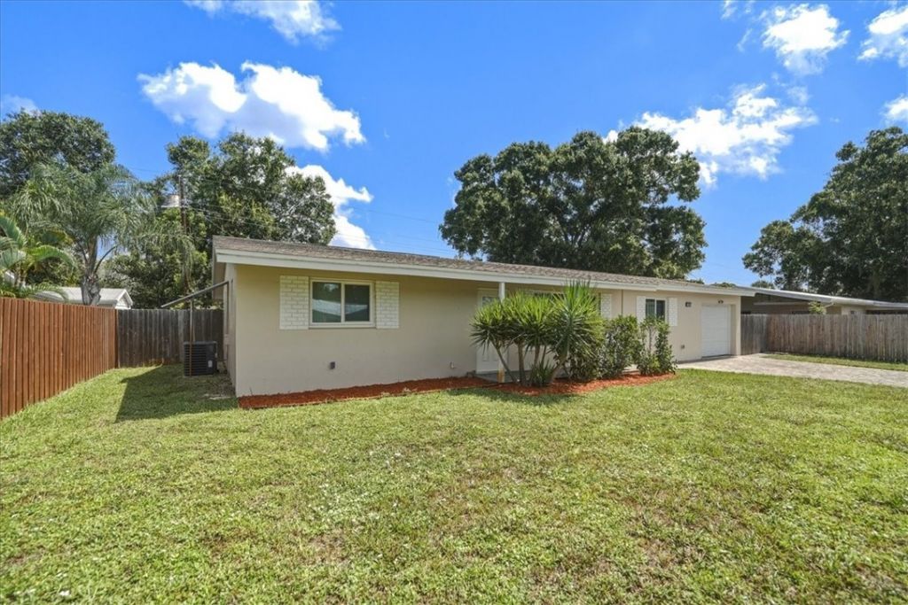 1956 1st Place Sw, Vero Beach, FL 32962 Photo