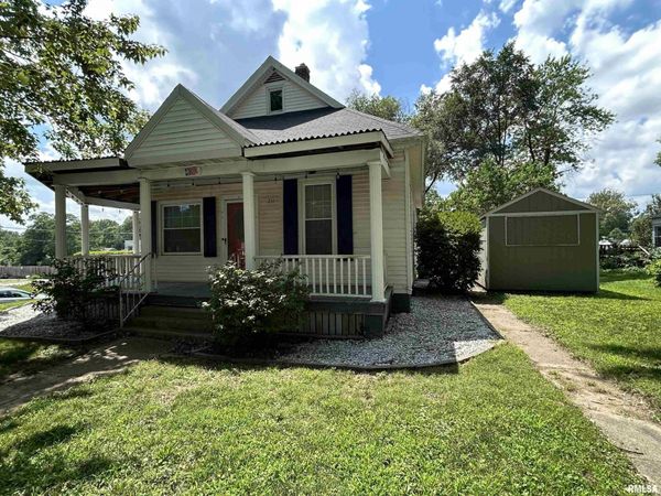 211 S MAIN Street, Athens, IL 62613