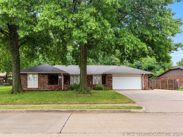 4600 Rolling Hills, Bartlesville, OK 74006