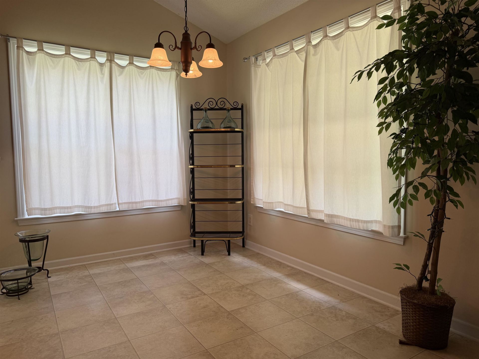 224 Clovis Circle Photo 7