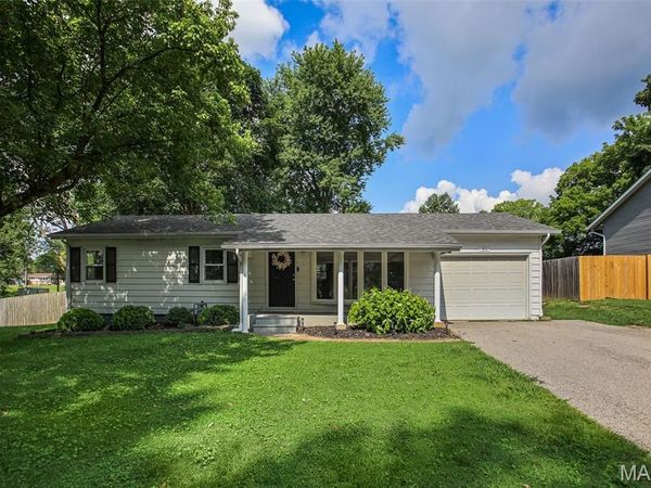 31 Grainey Drive, Glen Carbon, IL 62034