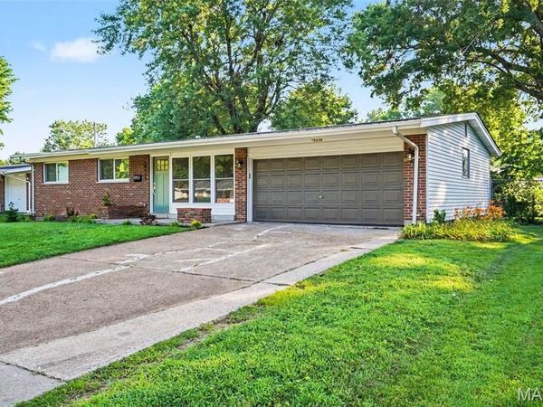 10434 Canfield Drive , St Louis, MO 63136