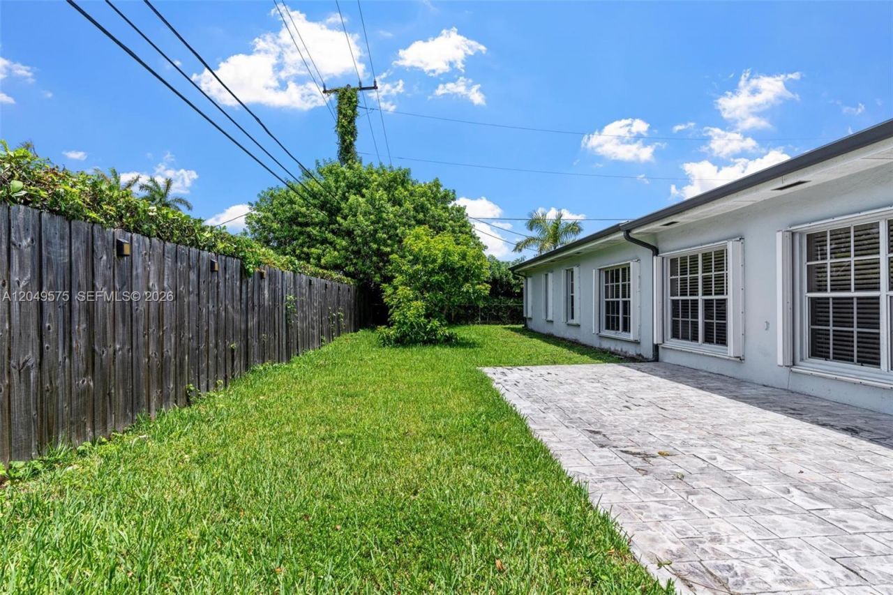 9075 SW 48th Ter , Miami, FL 33165 Photo