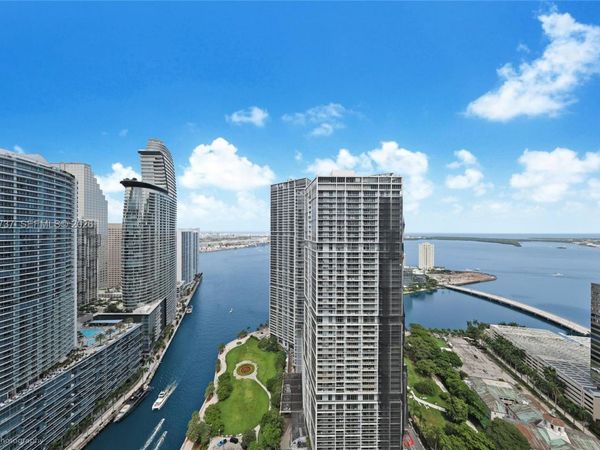 77 SE 5th Street , Unit UPH01, Miami, FL 33131