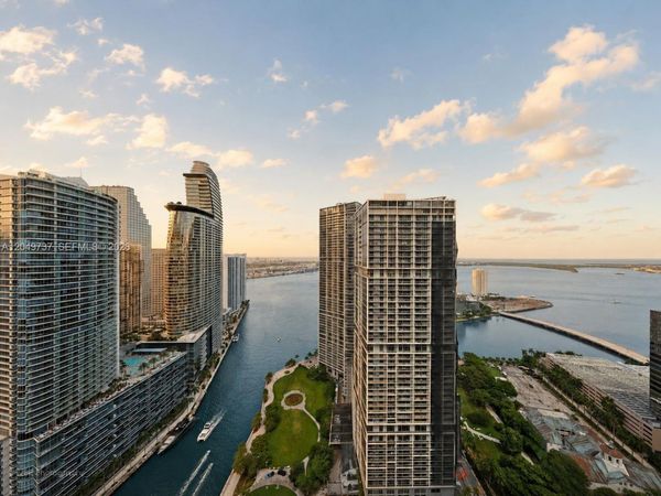 77 SE 5th Street , Unit UPH01, Miami, FL 33131