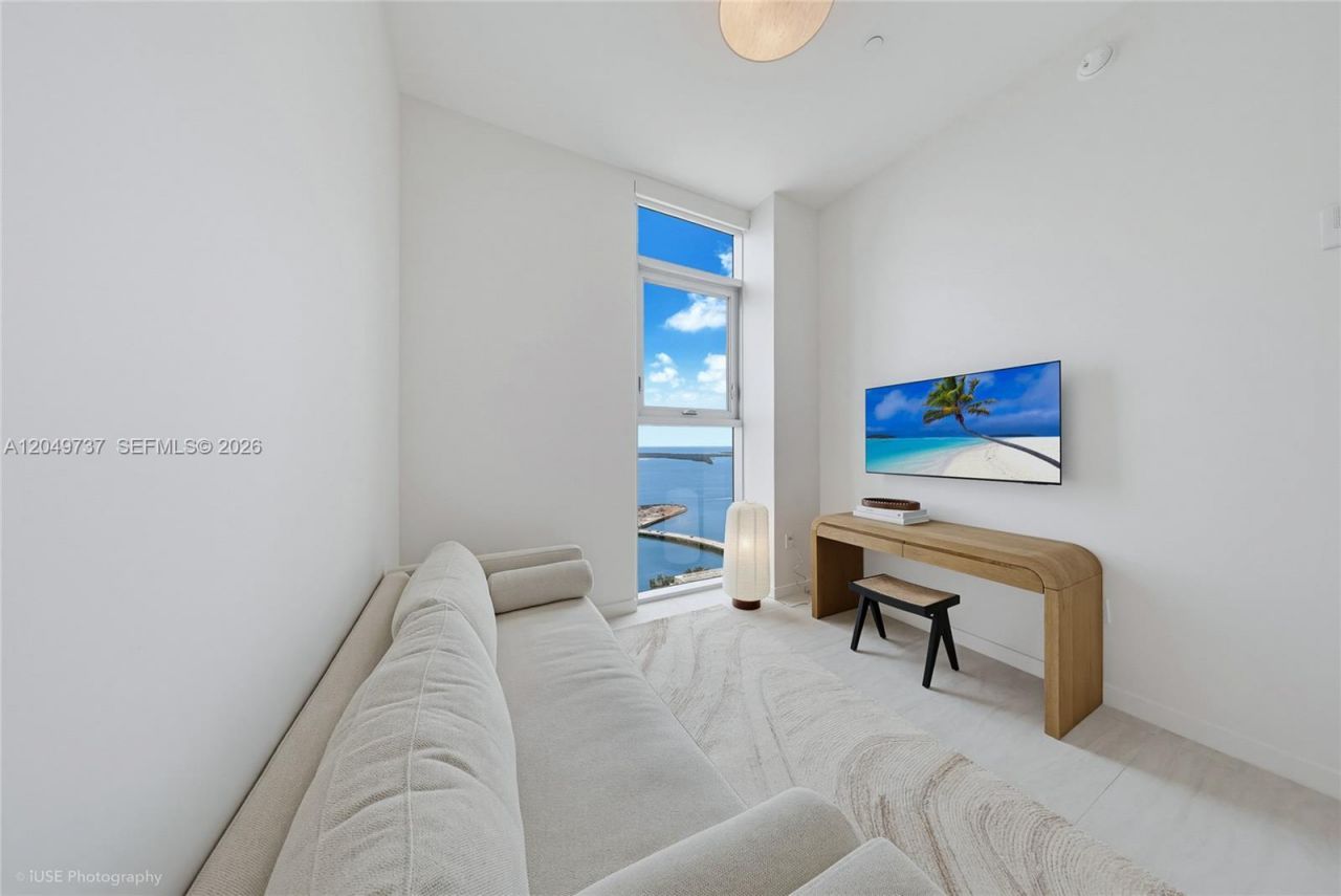77 SE 5th Street , Unit UPH01, Miami, FL 33131 Photo