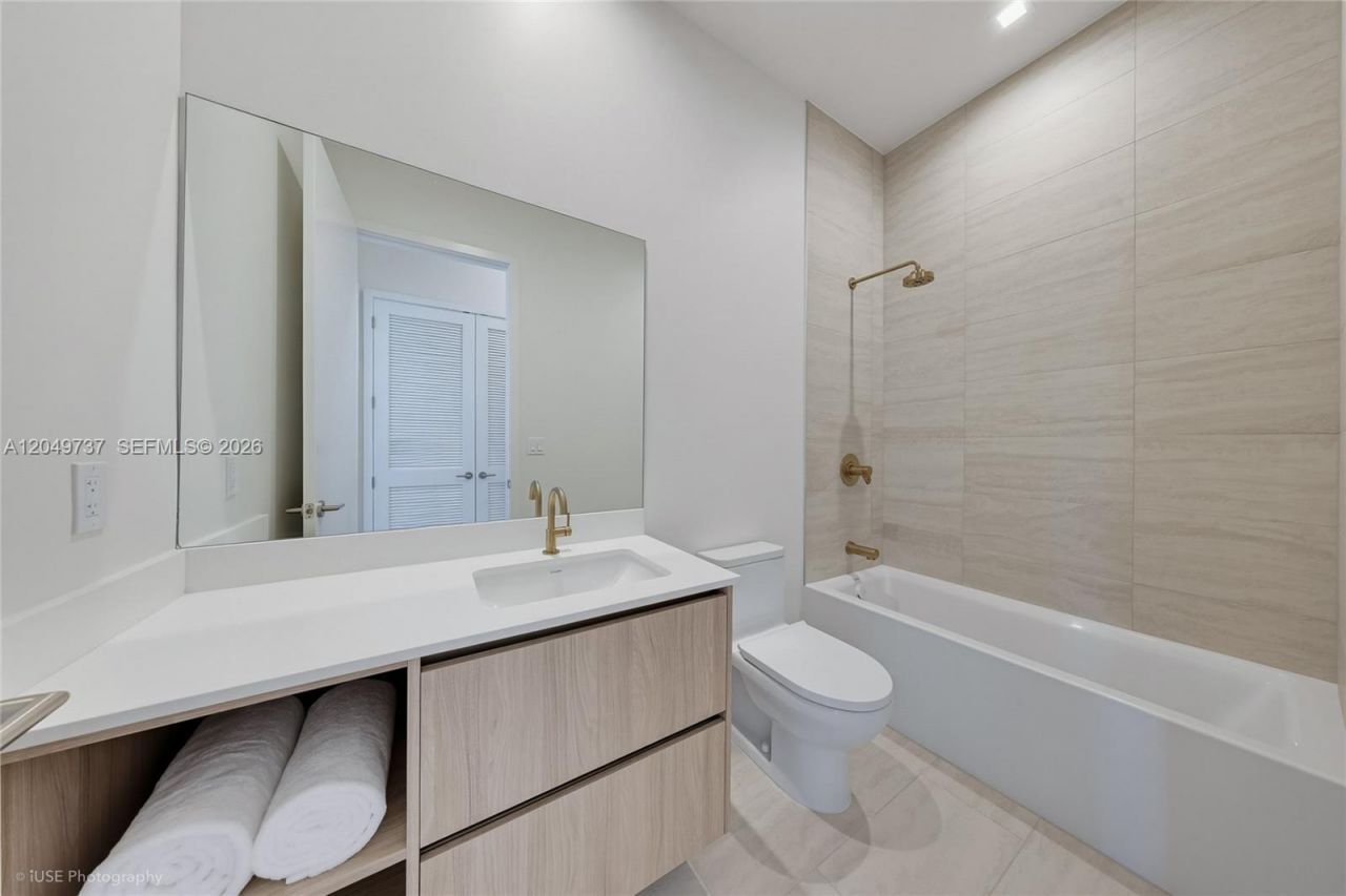 77 SE 5th Street , Unit UPH01, Miami, FL 33131 Photo
