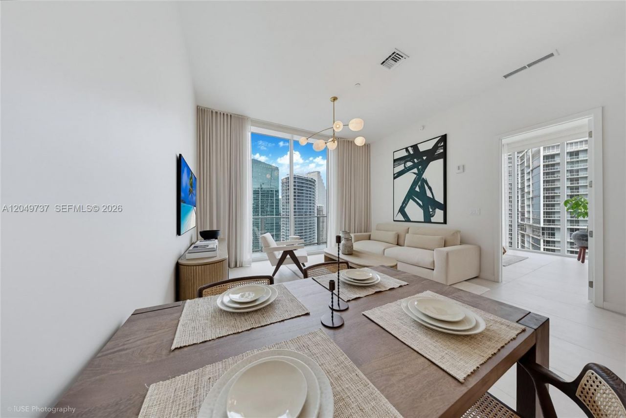 77 SE 5th Street , Unit UPH01, Miami, FL 33131 Photo