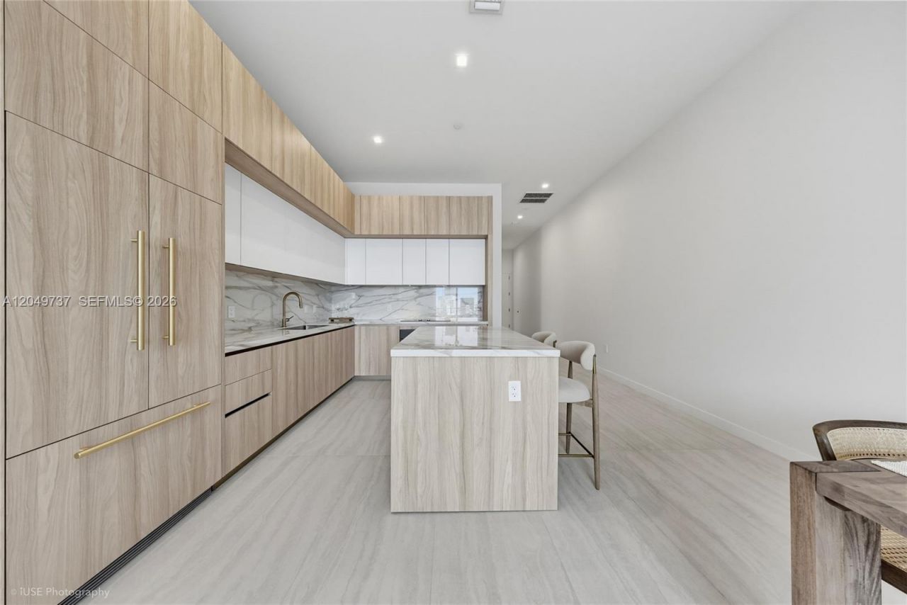 77 SE 5th Street , Unit UPH01, Miami, FL 33131 Photo