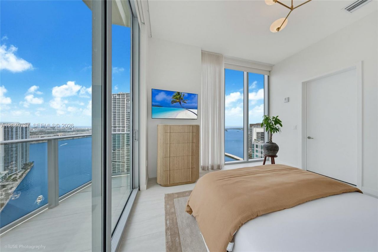 77 SE 5th Street , Unit UPH01, Miami, FL 33131 Photo