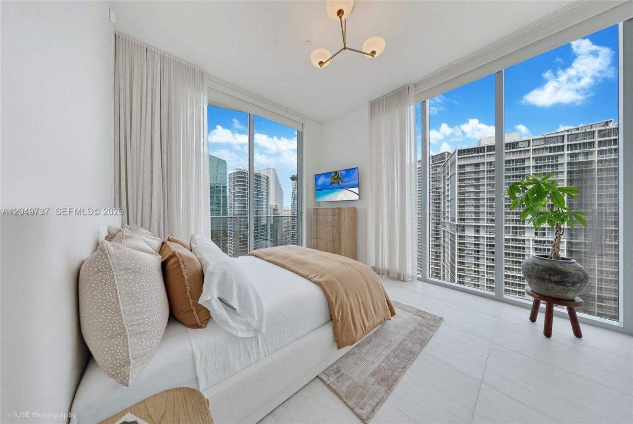 77 SE 5th Street , Unit UPH01, Miami, FL 33131 Photo