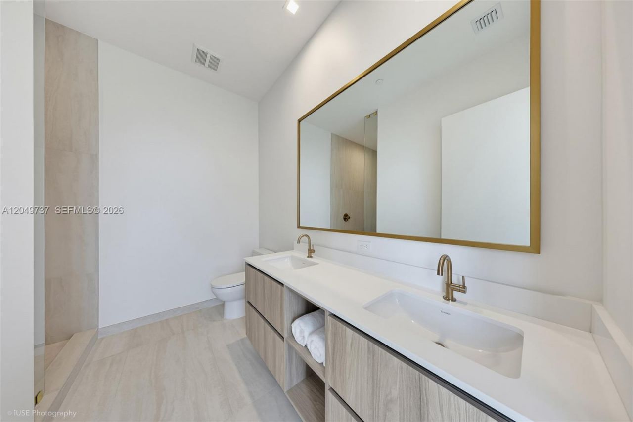 77 SE 5th Street , Unit UPH01, Miami, FL 33131 Photo