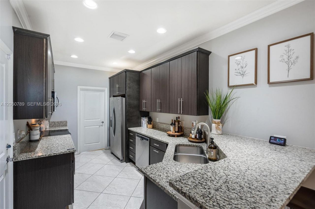 3944 Poinciana Ln , Unit 3944, Hollywood, FL 33021 Photo