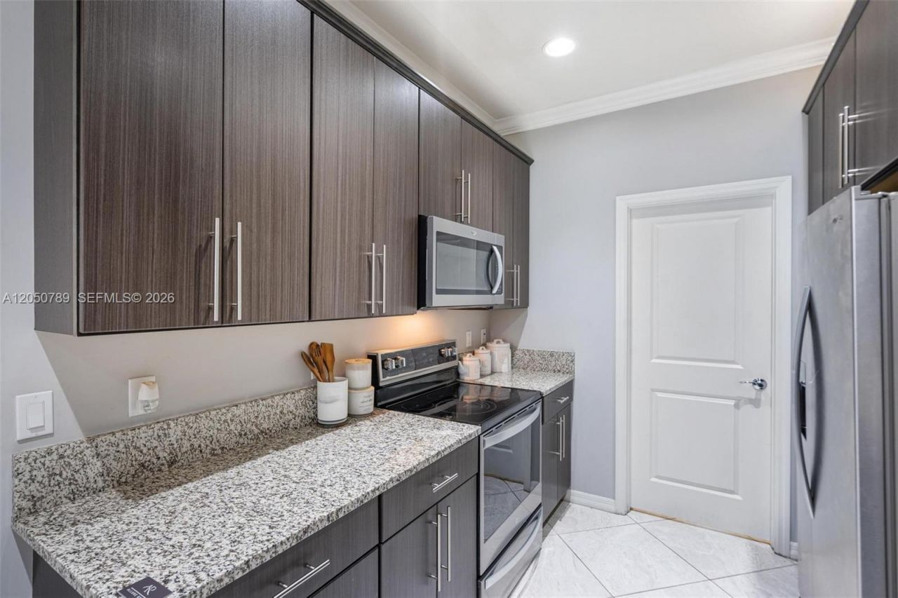 3944 Poinciana Ln , Unit 3944, Hollywood, FL 33021 Photo