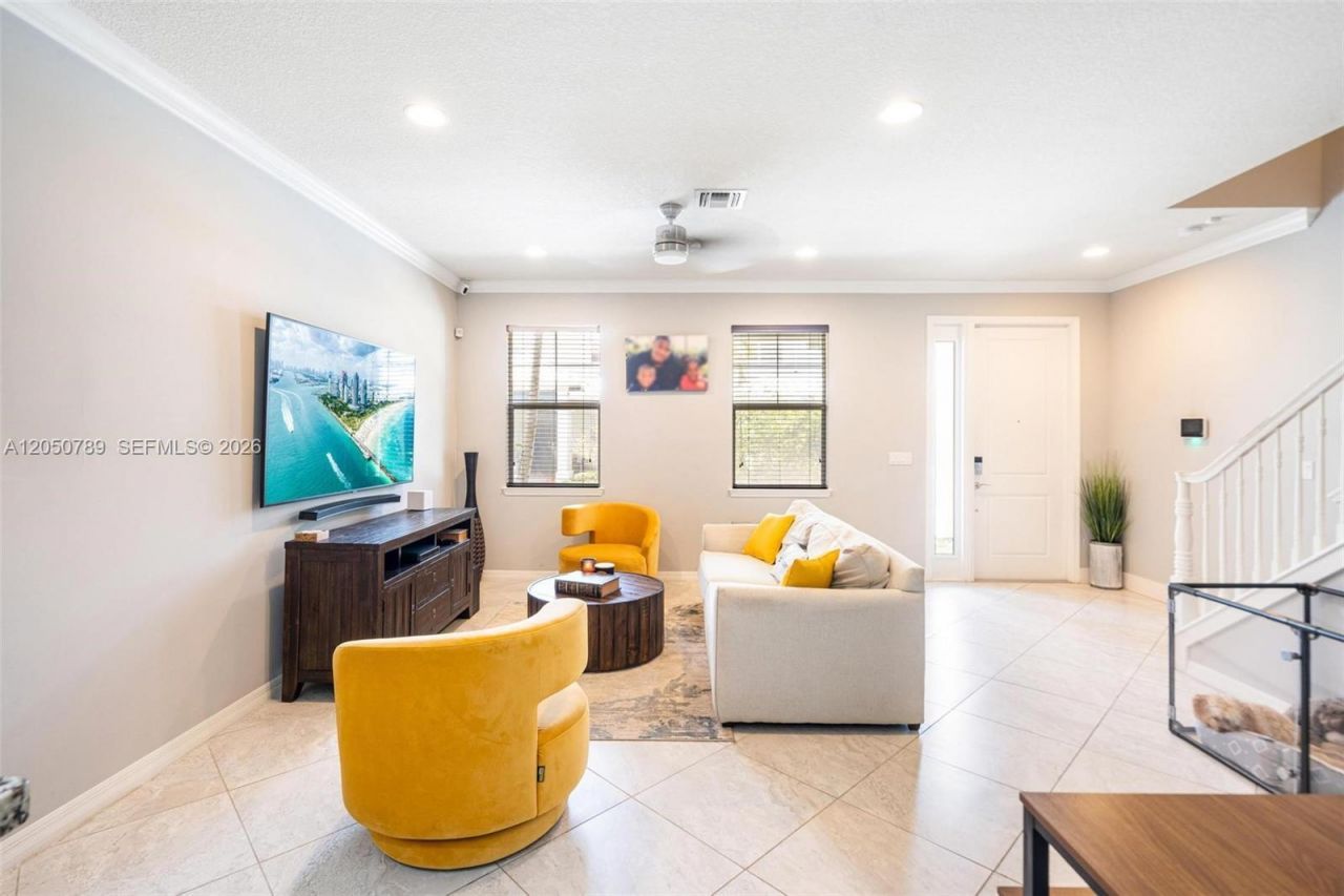 3944 Poinciana Ln , Unit 3944, Hollywood, FL 33021 Photo